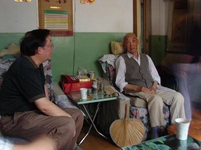 七一前夕研究所党委慰问离退休老党员